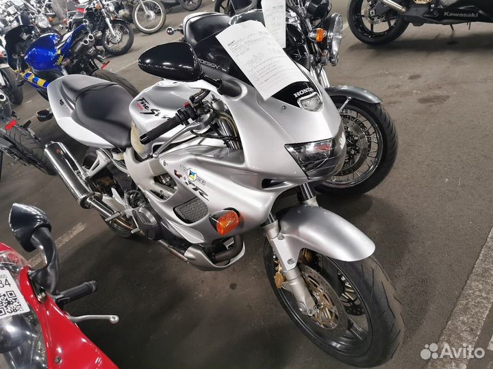 Продам Honda VTR 1000F