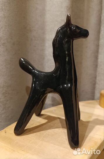 Статуэтка конь