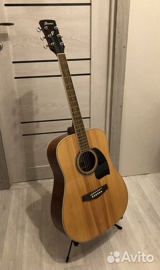 Акустическая гитара lbanez Индонезия, подставка