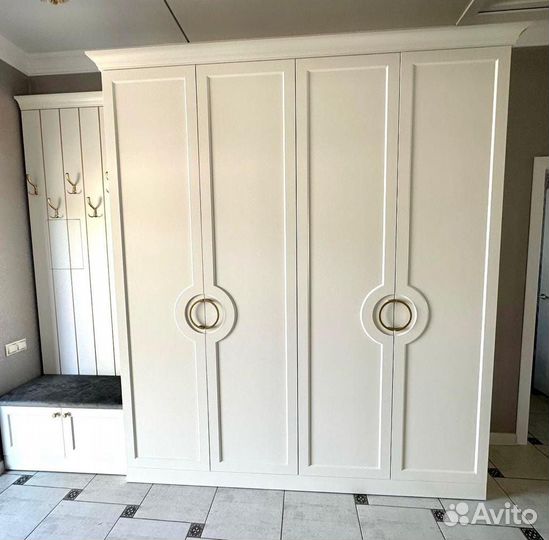 Белый шкаф в прихожую