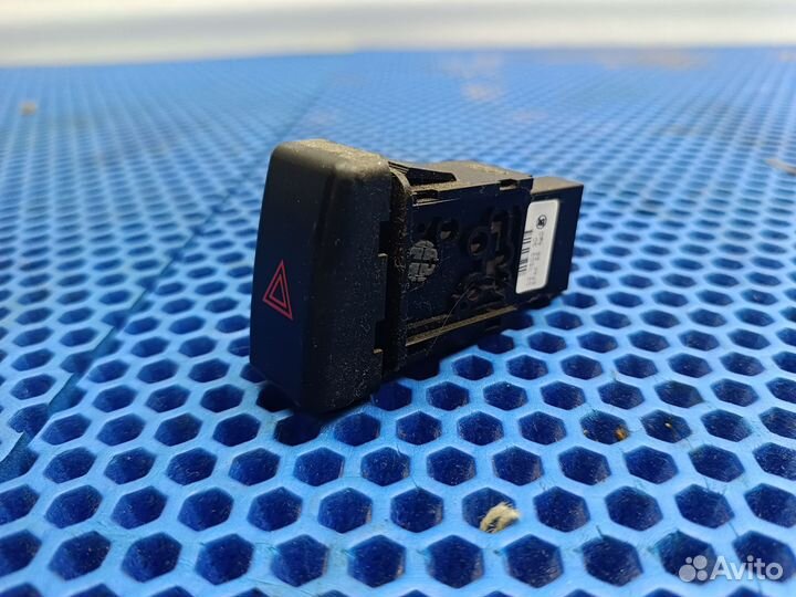 Кнопка аварийной сигнализации Mazda 3 bk