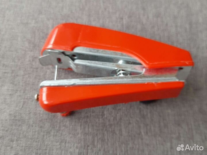 Машинка швейная ручная