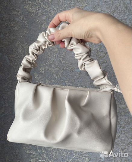 Сумка женская бежевого цвета