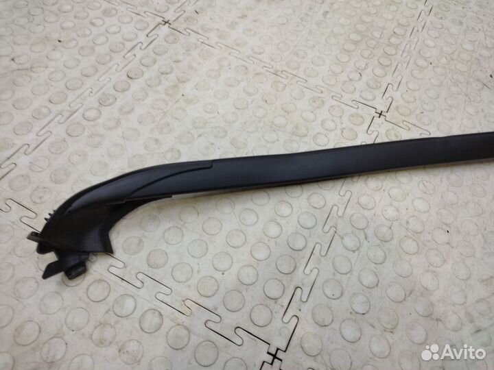 Молдинг лобового стекла правый Toyota Land Cruiser