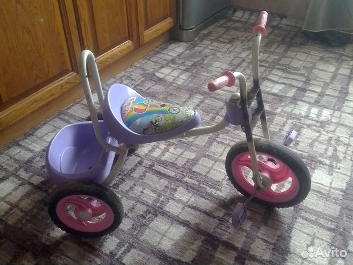 Детский велосипед трёхколёсный
