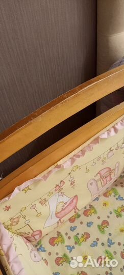 Детская кроватка с маятником и ящиком