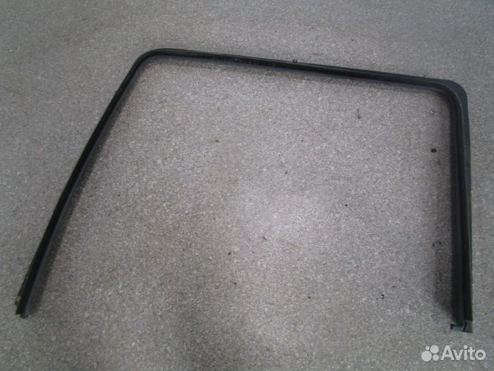 Рамка стекла двери левая MAN 81626300057