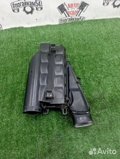 Корпус воздушного фильтра левый Mercedes-Benz