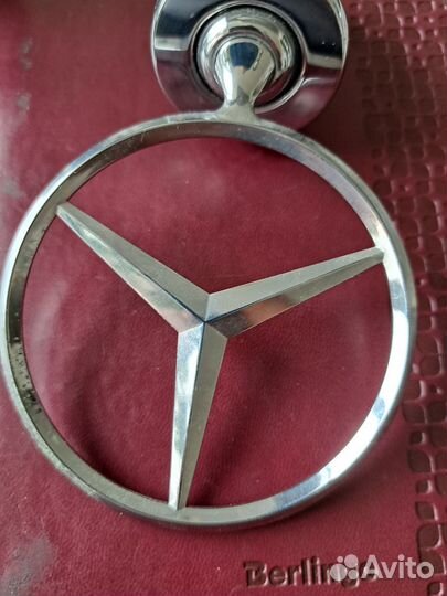Значок mercedes на капот