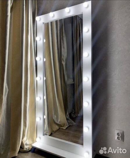 Гримерное зеркало с лампочками напольное