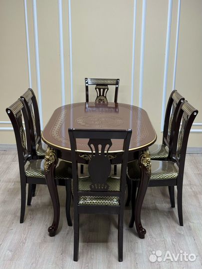 Стол и стулья