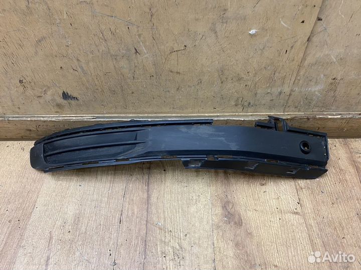 Решётка в бампер правая Volkswagen Transporter T6