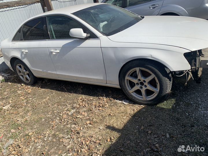Audi A4 2.0 AT, 2010, битый, 200 000 км