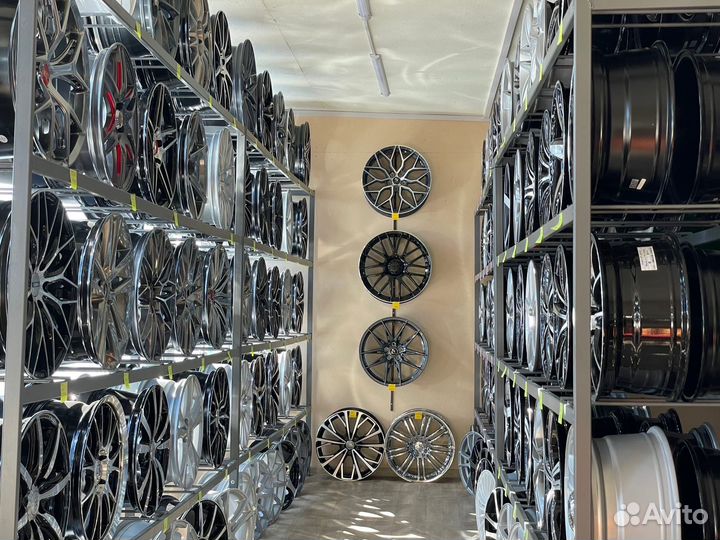 Ovation W-588 215/60 R17 96H