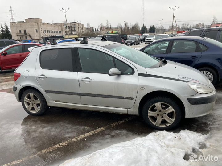 В разборе Пежо 307 2002г. 2.0 МКПП