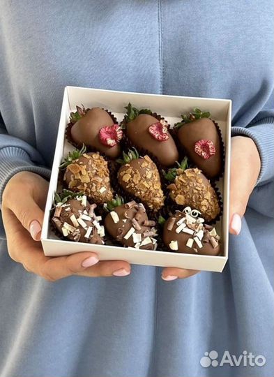 Букеты из клубники в шоколаде к празднику