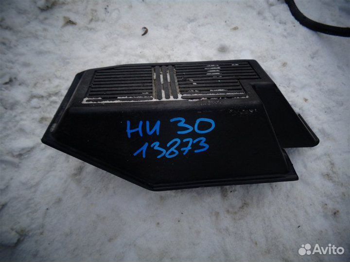 Подставка под ногу Nissan Presage HU30 VQ30