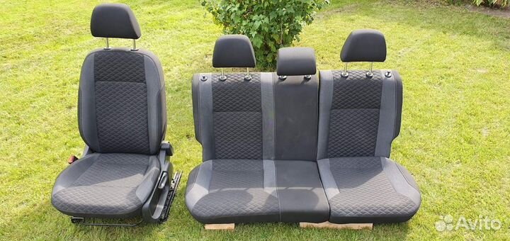 Сиденья комплект оригинал на polo