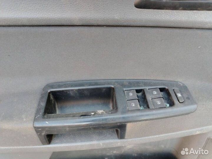 Дверь передняя левая Volkswagen Polo 4 2004
