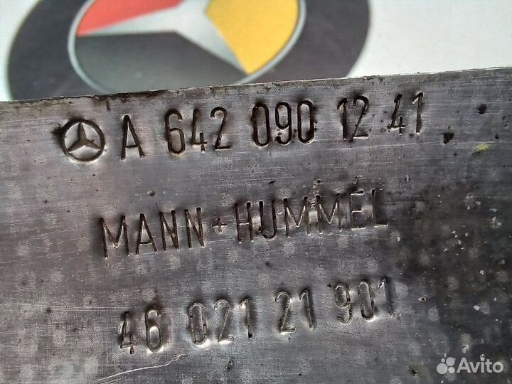 Кронштейн воздушного фильтра правый Mercedes-Benz