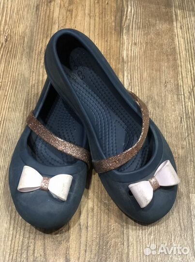 Сандалии crocs J2