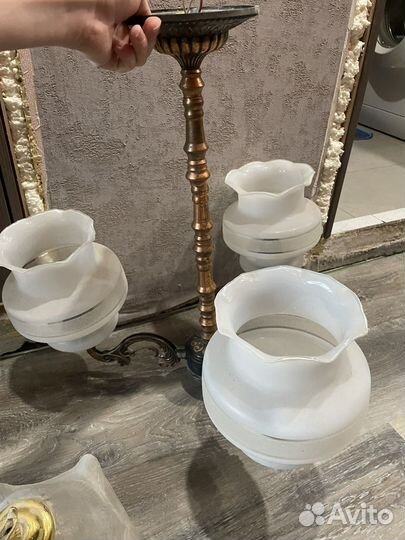 Люстра с плафонами