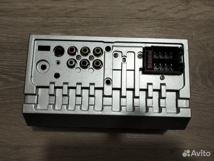 Автомагнилола б/у в хорошем рабочем состоянии