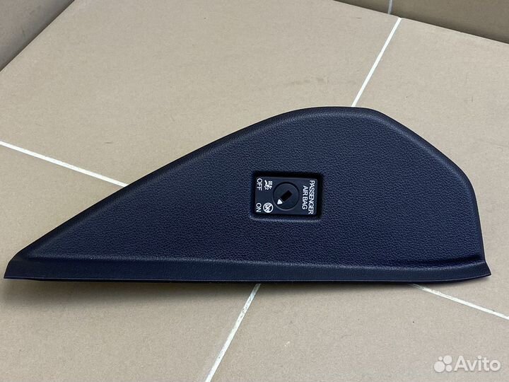 Накладка торпеды правая skoda kodiaq