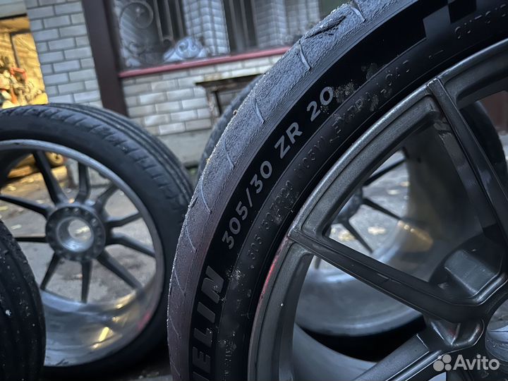 Michelin Pilot Sport Cup 2 245/35 R20 и 305/30 R20