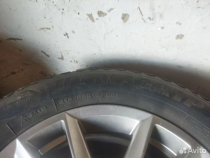 Goodyear Ultragrip Ice Arctic 215/65 R16 98T