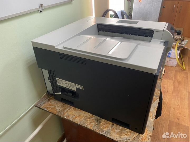 Принтер HP Color LaserJet CP5225
