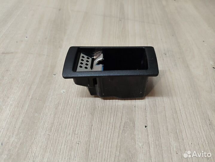 Б/У Пепельница задняя левая вставка / в две#001