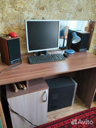 Письменный стол