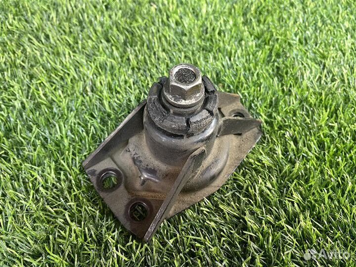 Подушка редуктора передняя Toyota Granvia / Grand