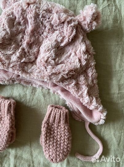 Комплект шапка и варежки для девочки