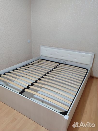 Кровать