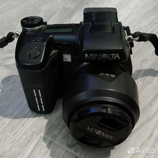 Полупрофессиональную цифроваю фотокамеру Minolta D