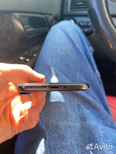 Телефон iPhone se 2020