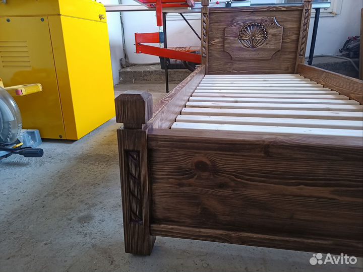 Кровать резная под заказ.Массив