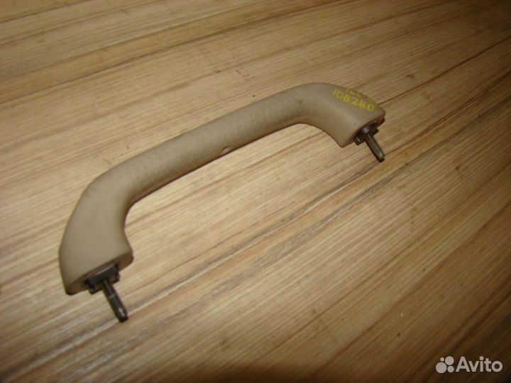 Ручка потолка беж передняя Toyota land cruiser 100
