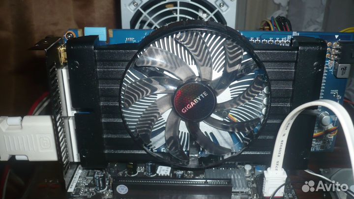 Игровая видеокарта GTX 550Ti 1Gb 192Bit