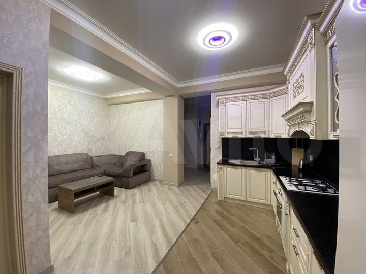 2-к. квартира, 65 м², 10/12 эт.