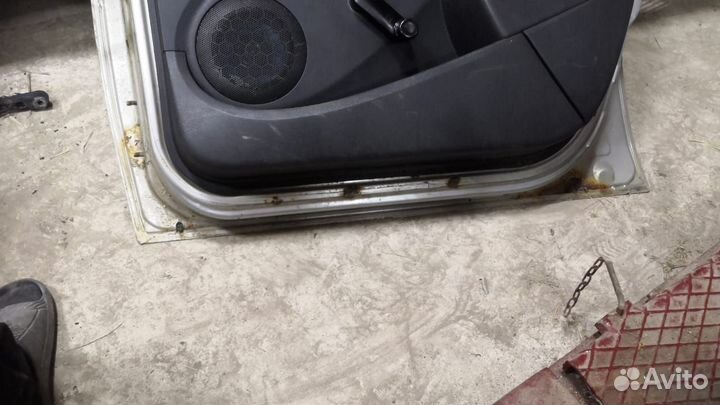 Дверь Рено Логан