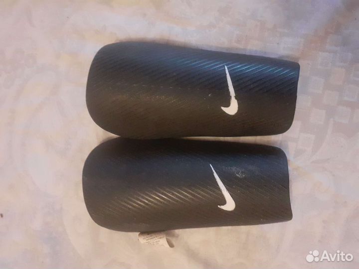 Футбольные щитки