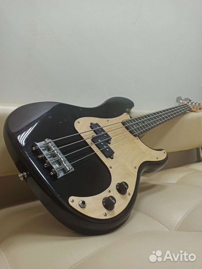 Бас гитара precision Denn