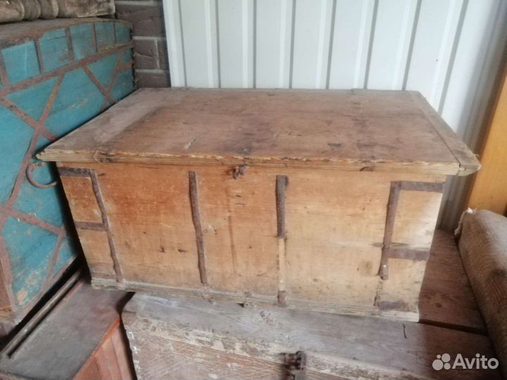 Сундук деревянный с крышкой