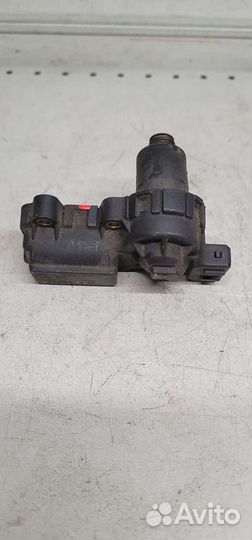 Шаговый двигатель моновпрыск VW Golf Passat 1988г