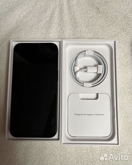 Телефон iPhone 13