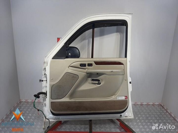 Обшивка двери передняя правая Cadillac Escalade 2