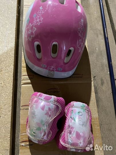 Детский защитный шлем и наколенники для катания